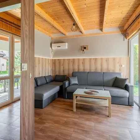 منتزه العطل Osrodek Wczasowy Boski Raj 3*